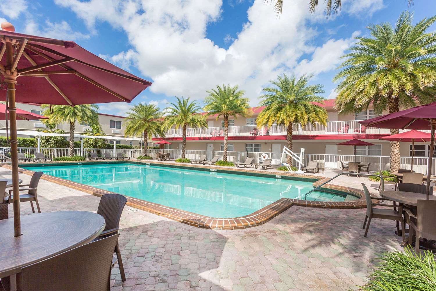 Ramada By Wyndham Miami Springs/Miami International Airport 46/48