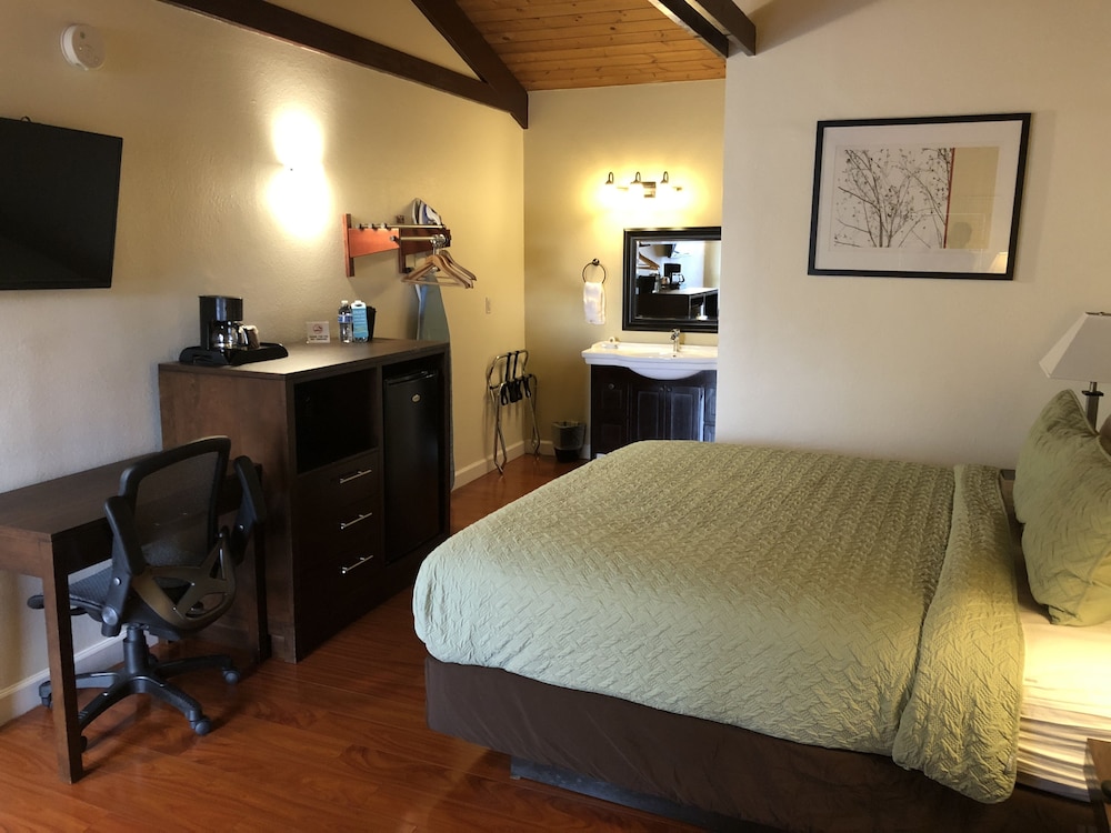 Lombard Plaza Motel 30/64