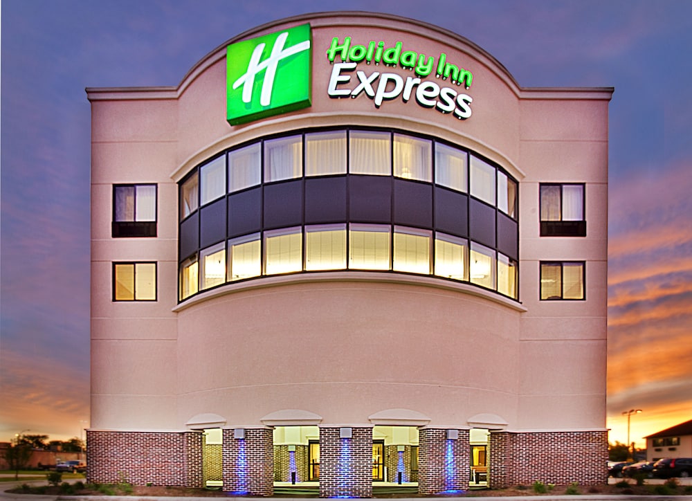 Holiday Inn Express Waterloo-Cedar Falls 1/59