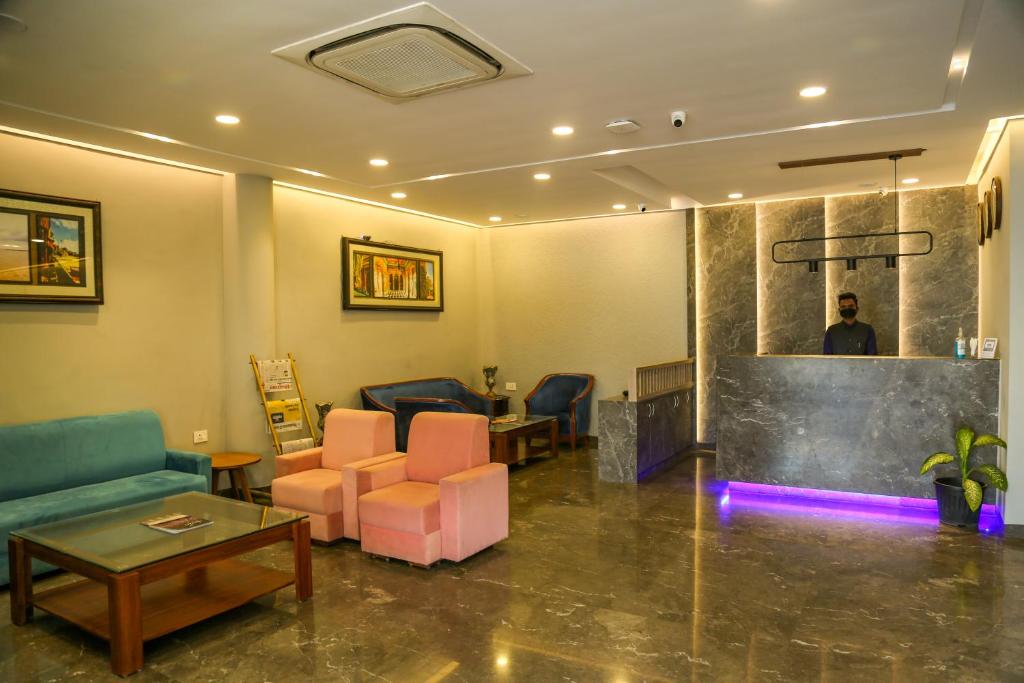 Four Leaf Hotel Sapphire Blue, Varanasi 2/9