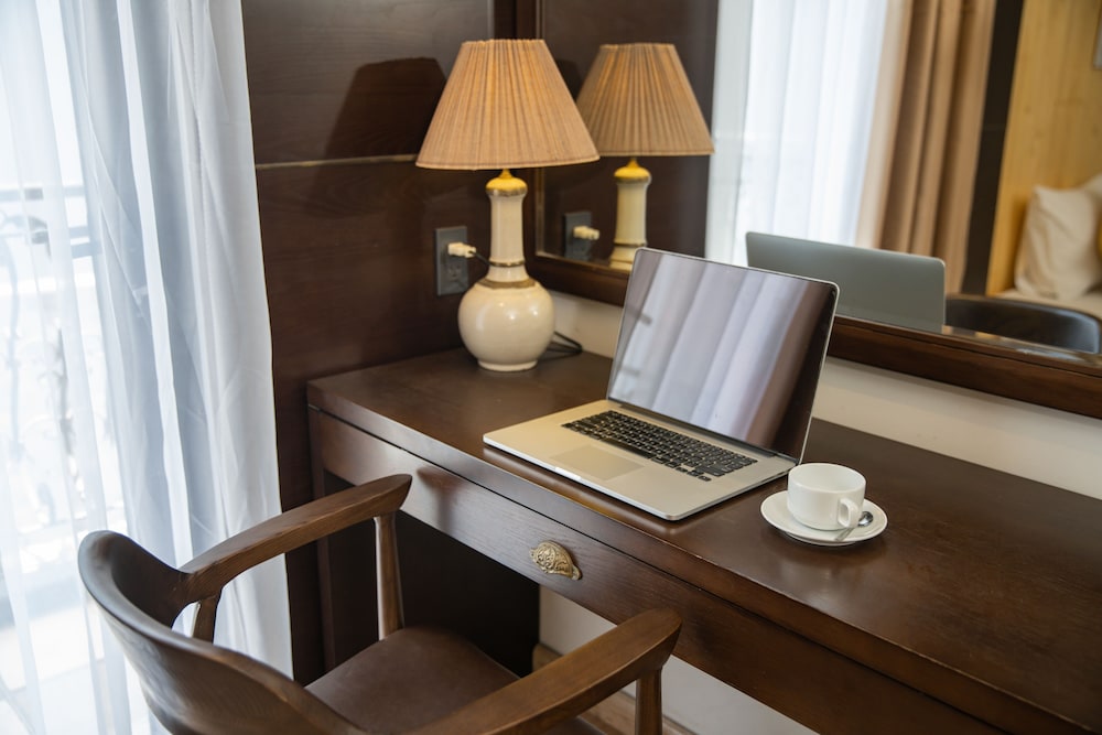 Palazzo Luxury Hotel 73/92