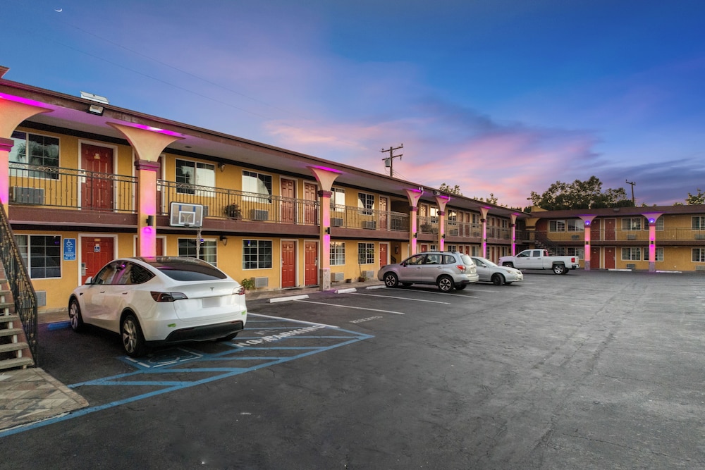 Sky Palm Motel 36/50