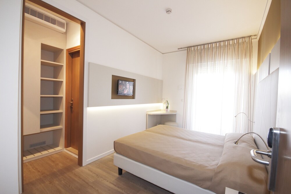 TOLEDO HOTEL 7/50