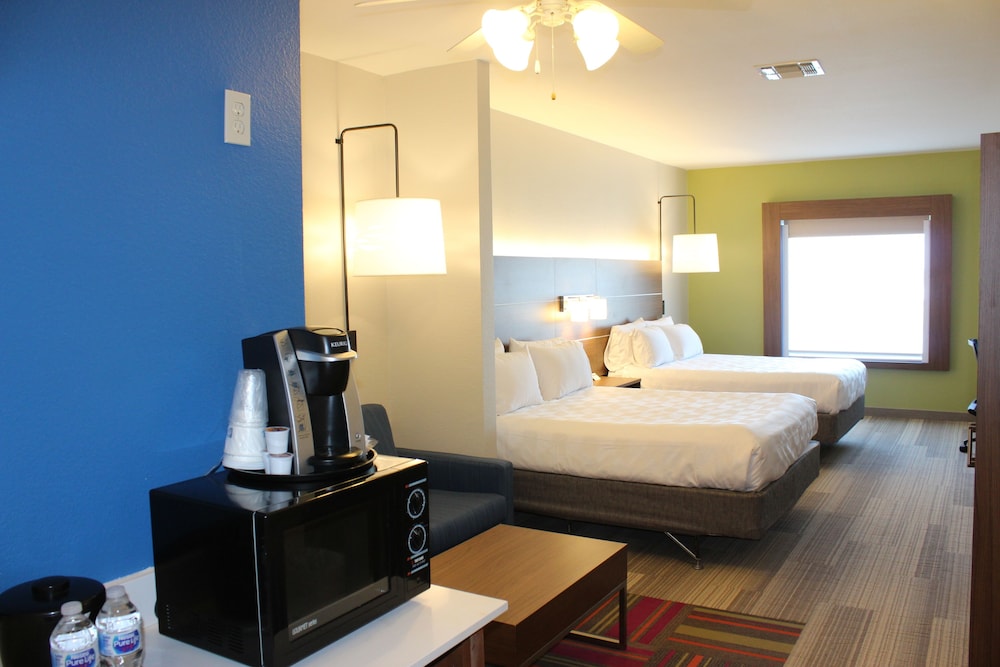 Holiday Inn Express Hotel and Suites Mansfield 11/52