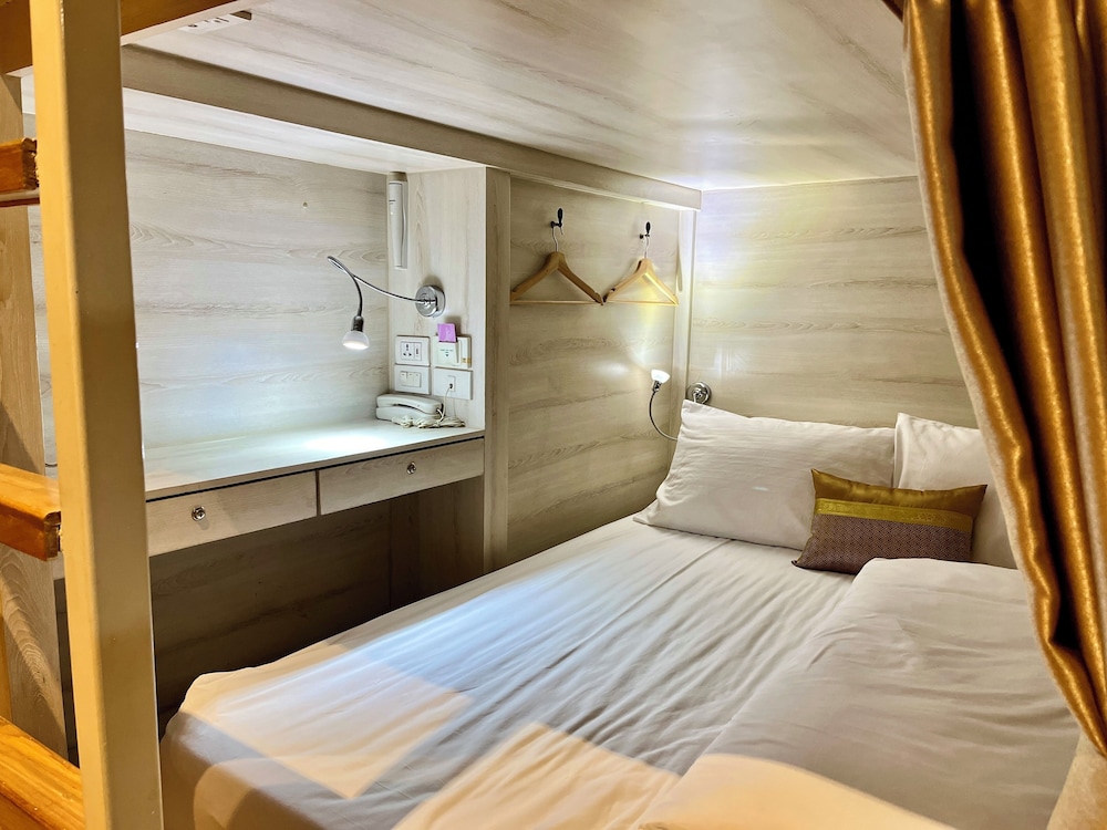 Lady M Hostel At Suvarnabhumi Airport - Female Only 11/49