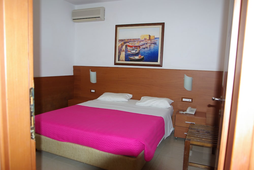 Mariamare Apts 17/36