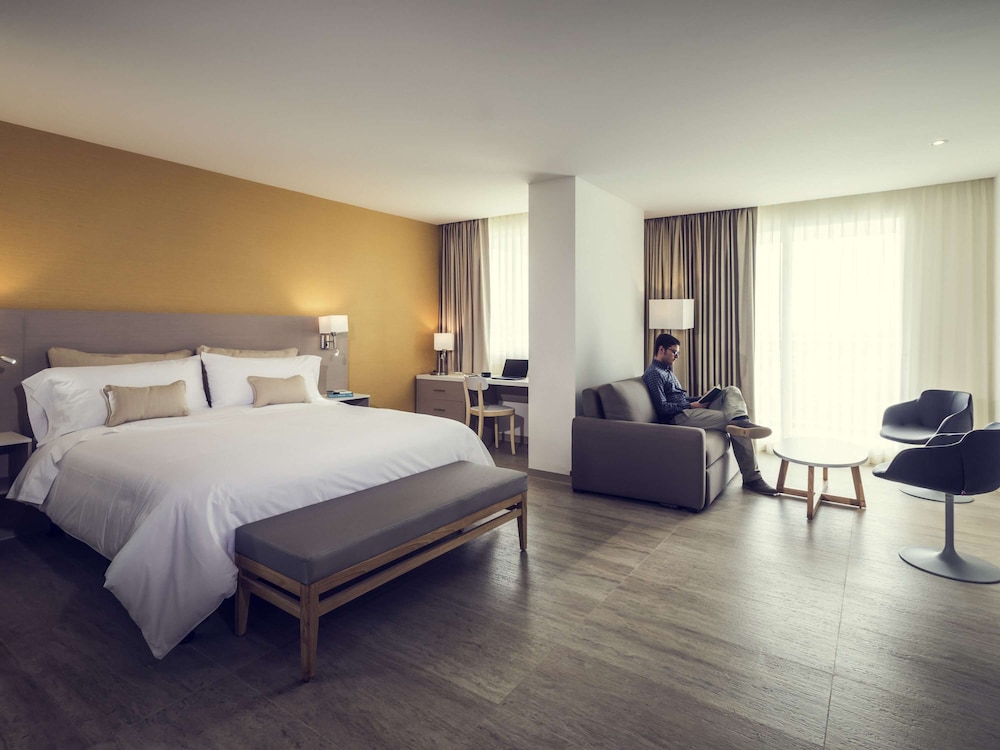 Deluxe, Queen Bed, Sofa, Mercure Santa Marta Emile 2/10