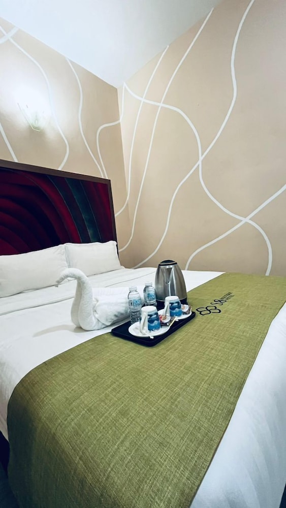 S8 Boutique Hotel 60/68