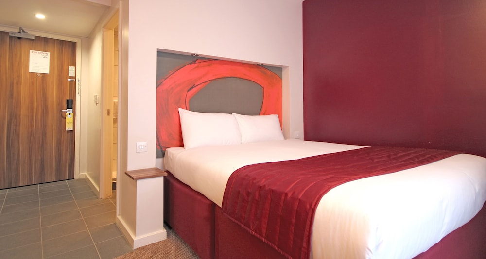 غرفة تنفيذية بسرير مزدوج، Ramada by Wyndham London Stansted Airport 2/7