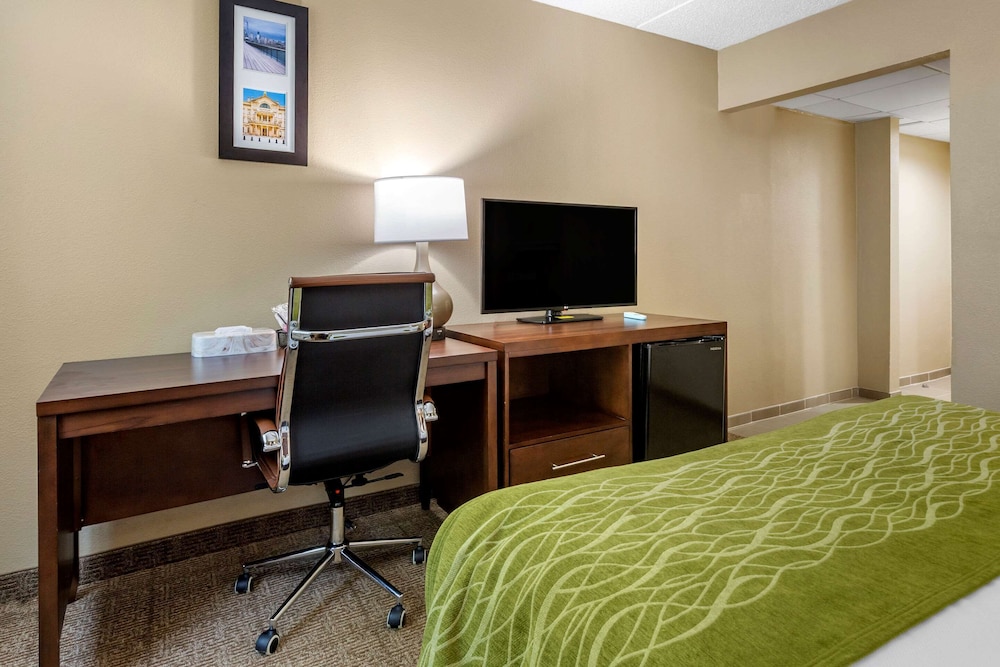 Comfort Inn Edison - New Brunswick 13/25