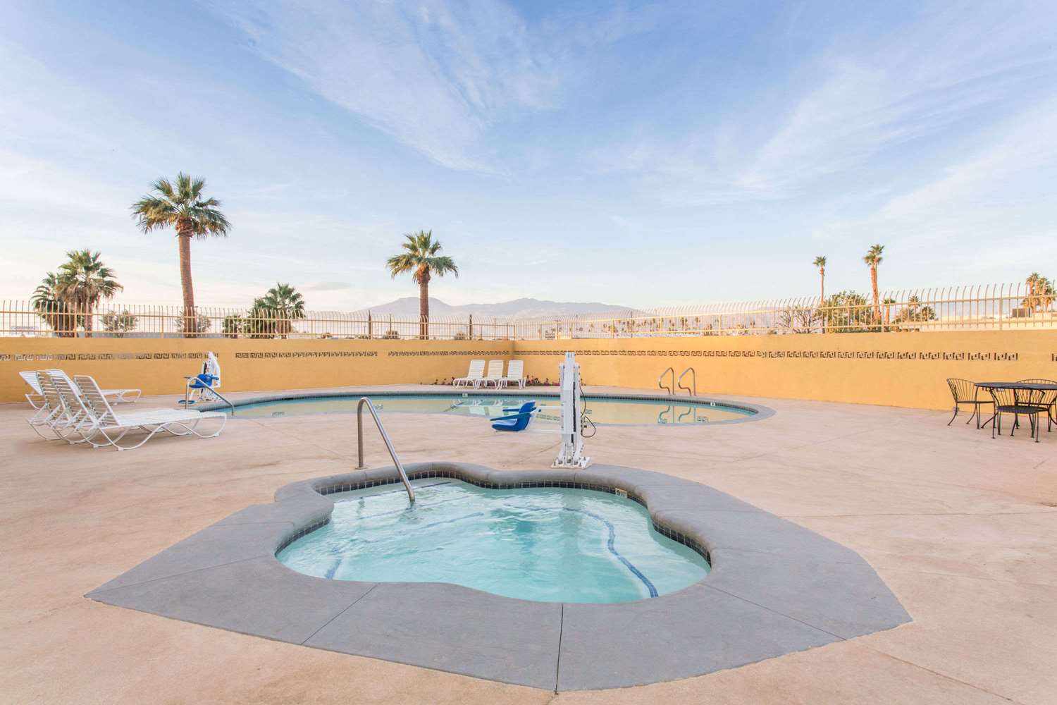 Days Inn by Wyndham Indio 33/36