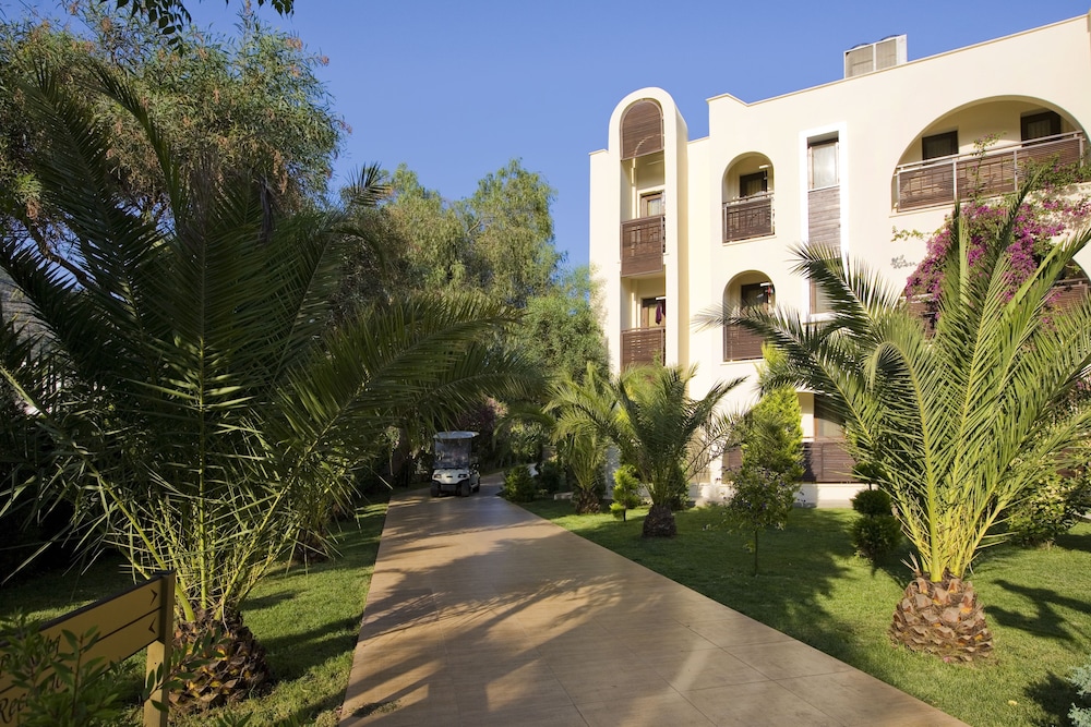 Latanya Park Resort 32/41