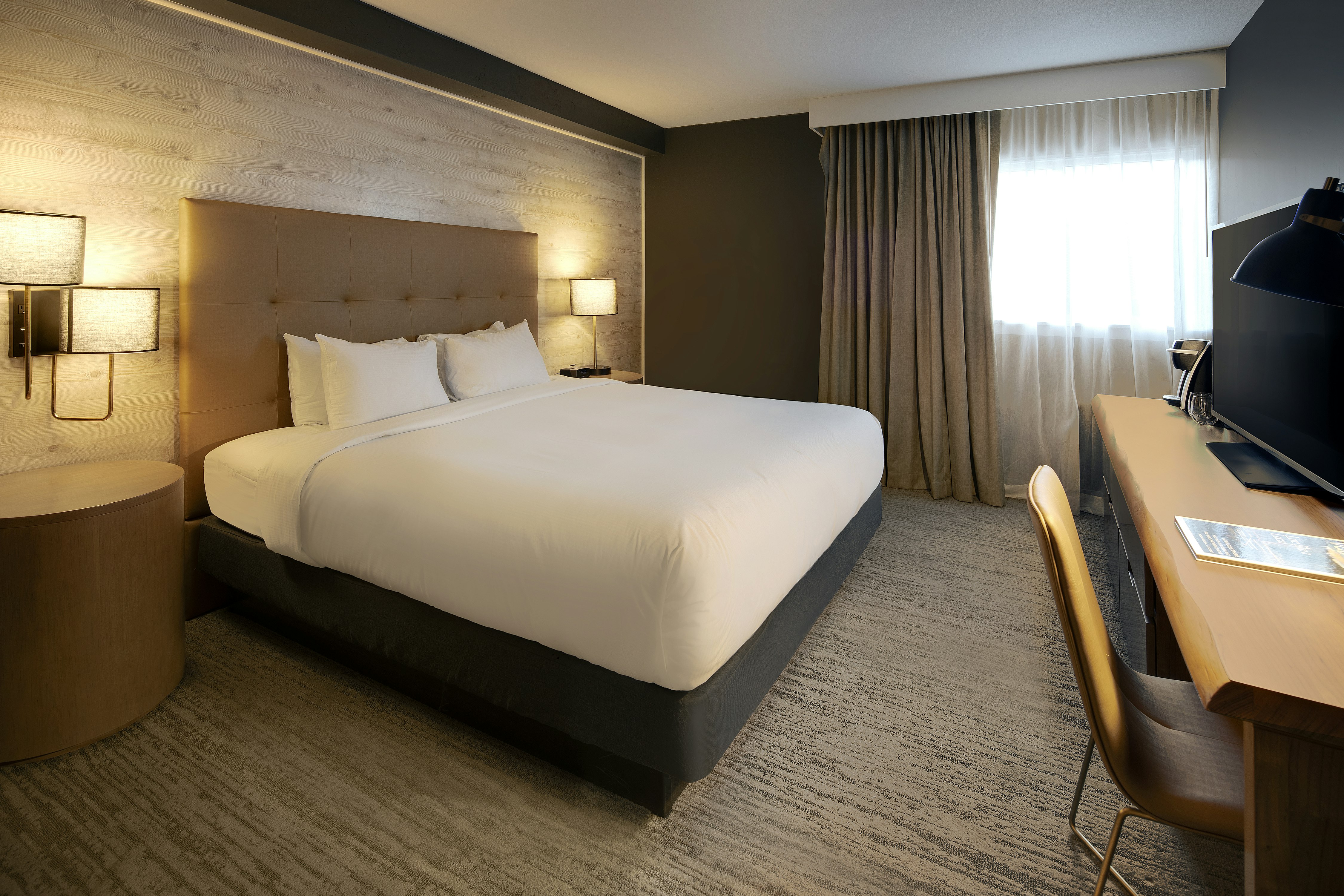 ROOM, KING BED, ACCESSIBLE