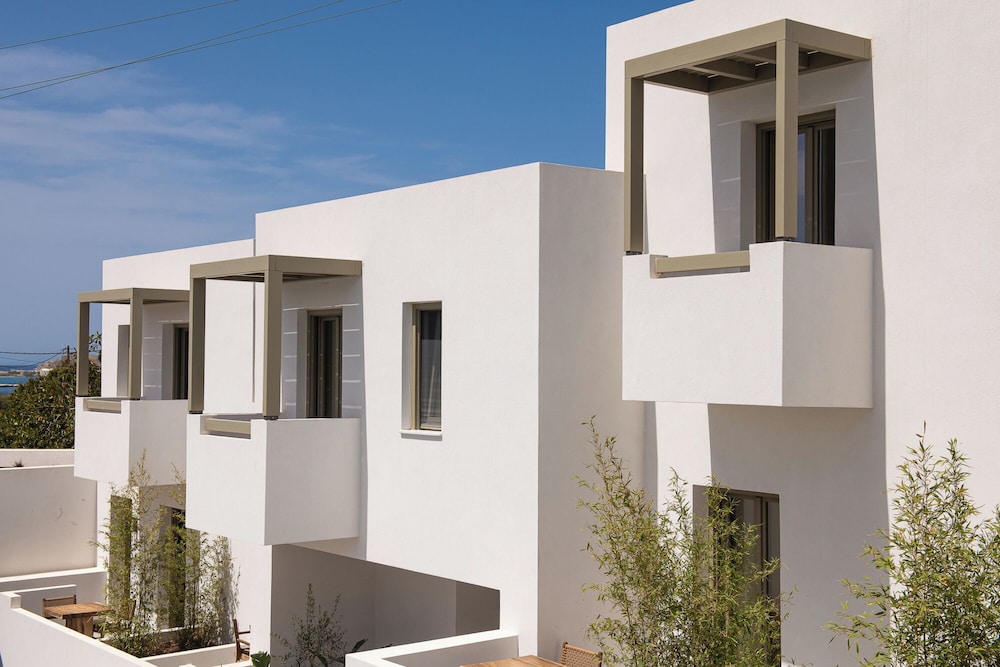 Mazee New Age Hotel in PAROS