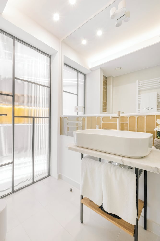 Ototo Luxury Living 20/50