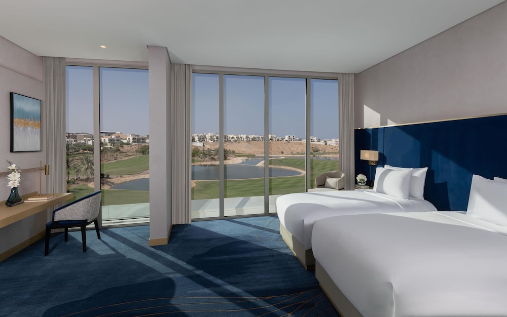 Junior Suite, King Bed, Golf Course View