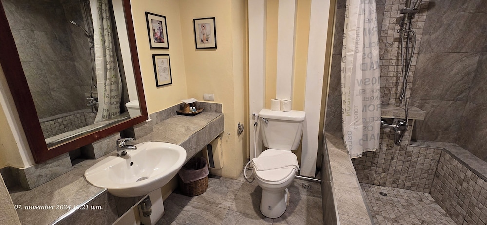 Nirvana Boutique Suites 50/50