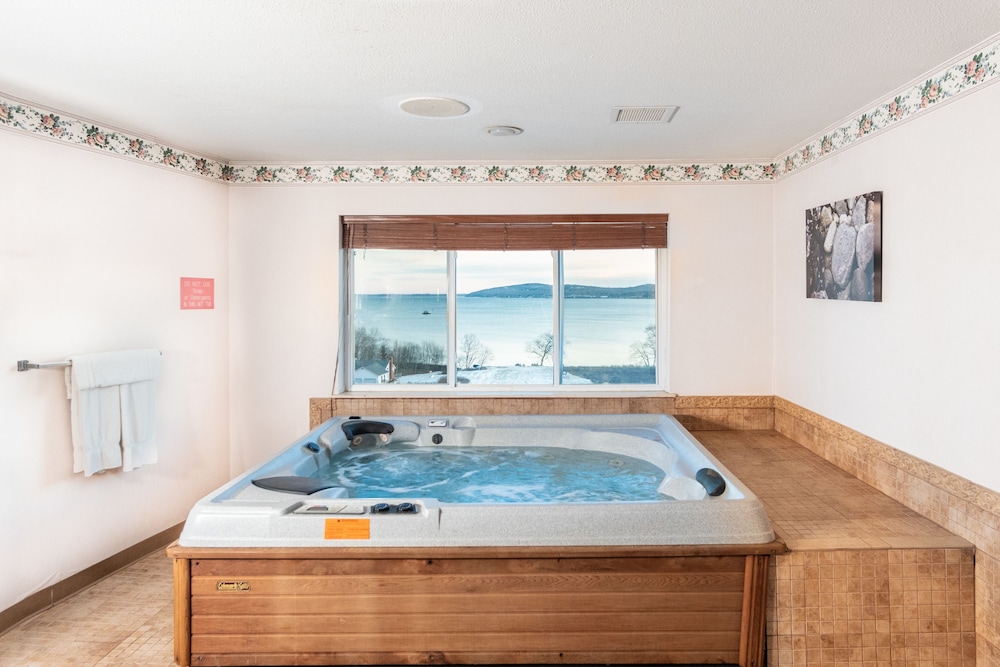swimming pool spa