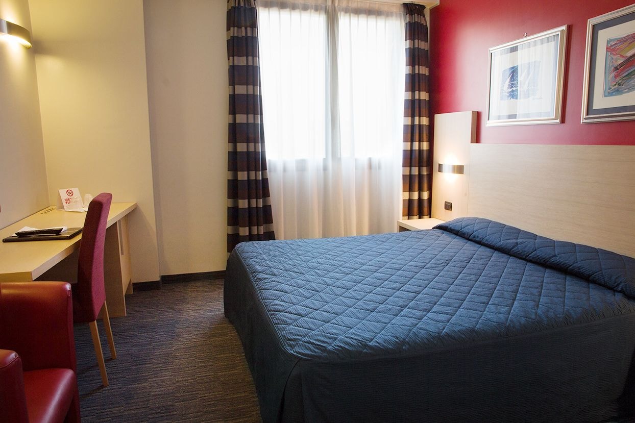 ROOM, SINGLE