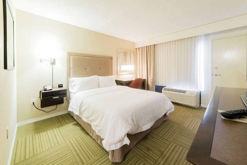Hampton Inn Caryville-I-75/Cove Lake-State Park 22/84