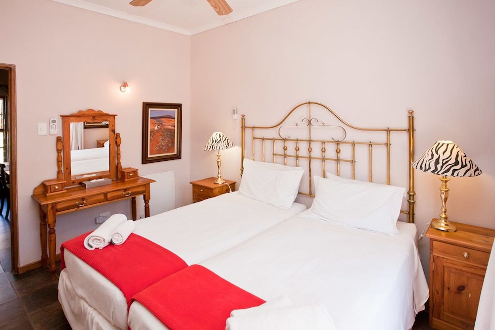 Red Stone Hills 4/43