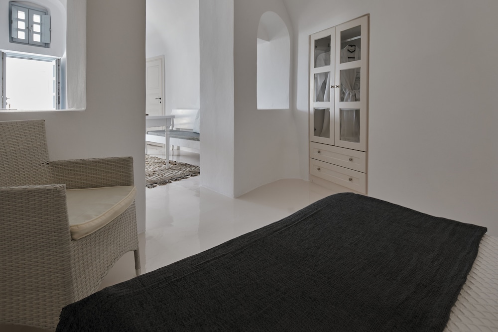 Bliss, Villa, 1 Double and 1 Single Bed, Caldera View, Outdoor Jetted Tub