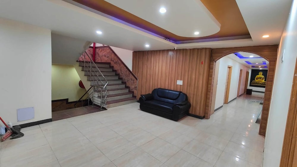 Airport Hotel Mahal 46/50