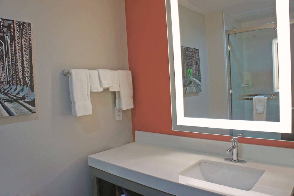 La Quinta Inn Suites By Wyndham Pittsburg 13/51