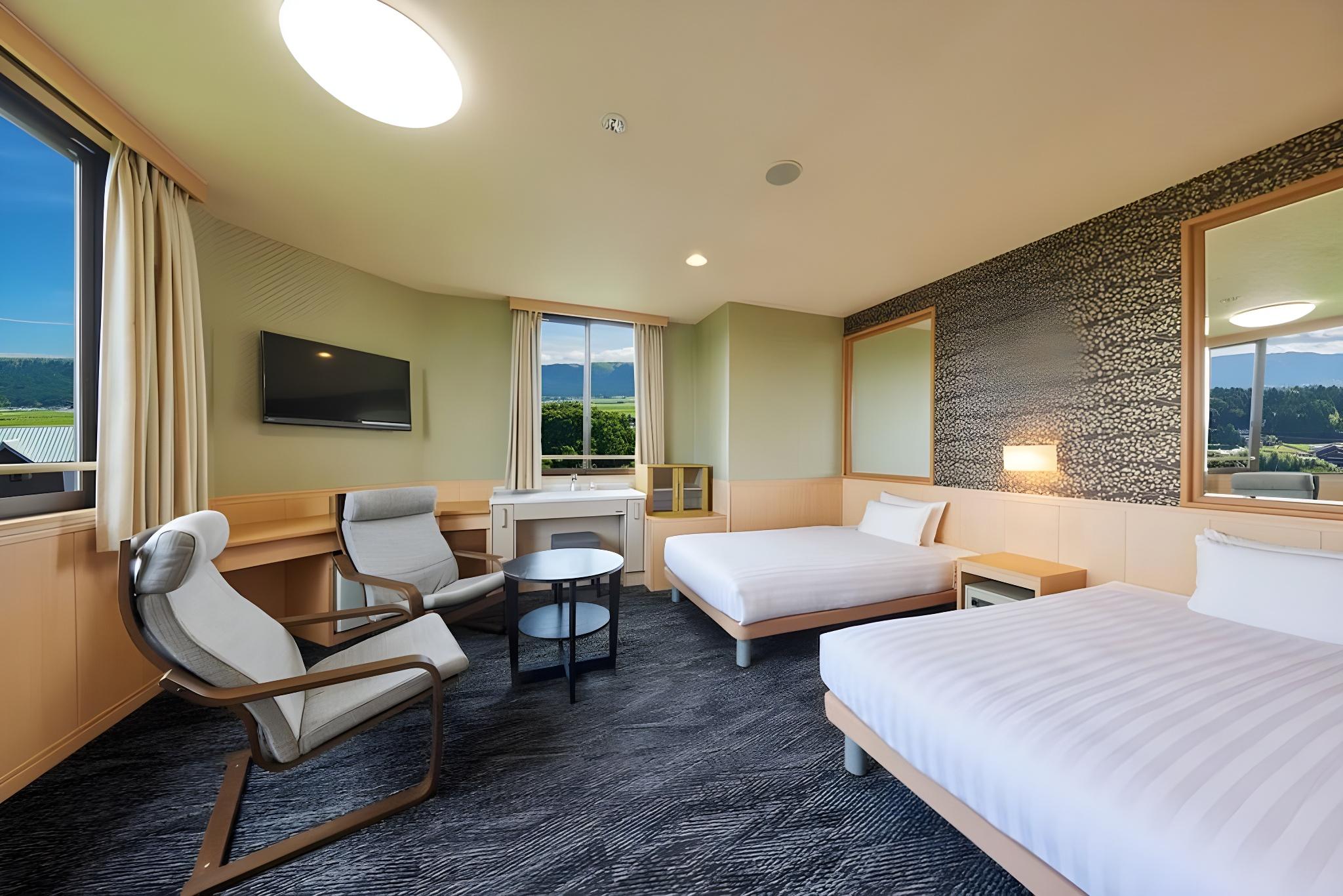 Superior, Twin Beds, North Wing