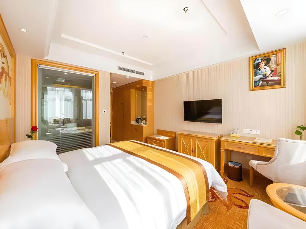 Vienna Hotel (Weihai North High-Speed Railway Station Bathing Beach Shandong University), Weihai 7/23