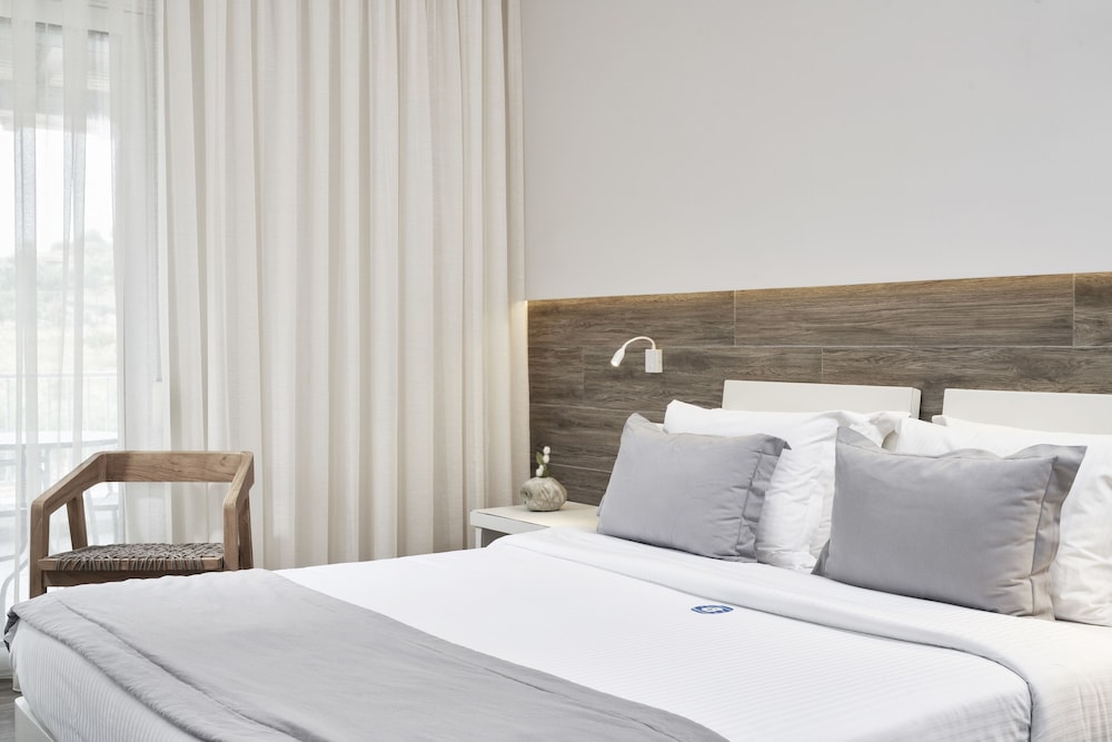 ANTIGONI BEACH HOTEL 26/85