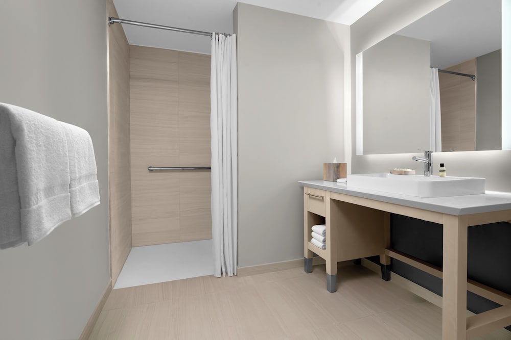 Element Miami Brickell 40/40