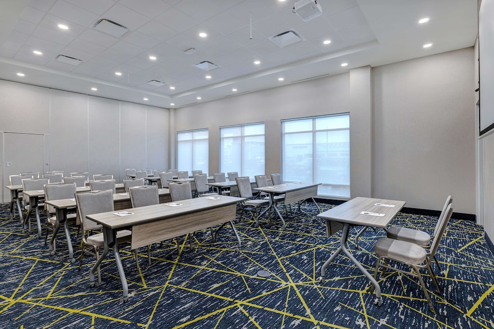Hampton Inn & Suites by Hilton Burlington Toronto 50/51