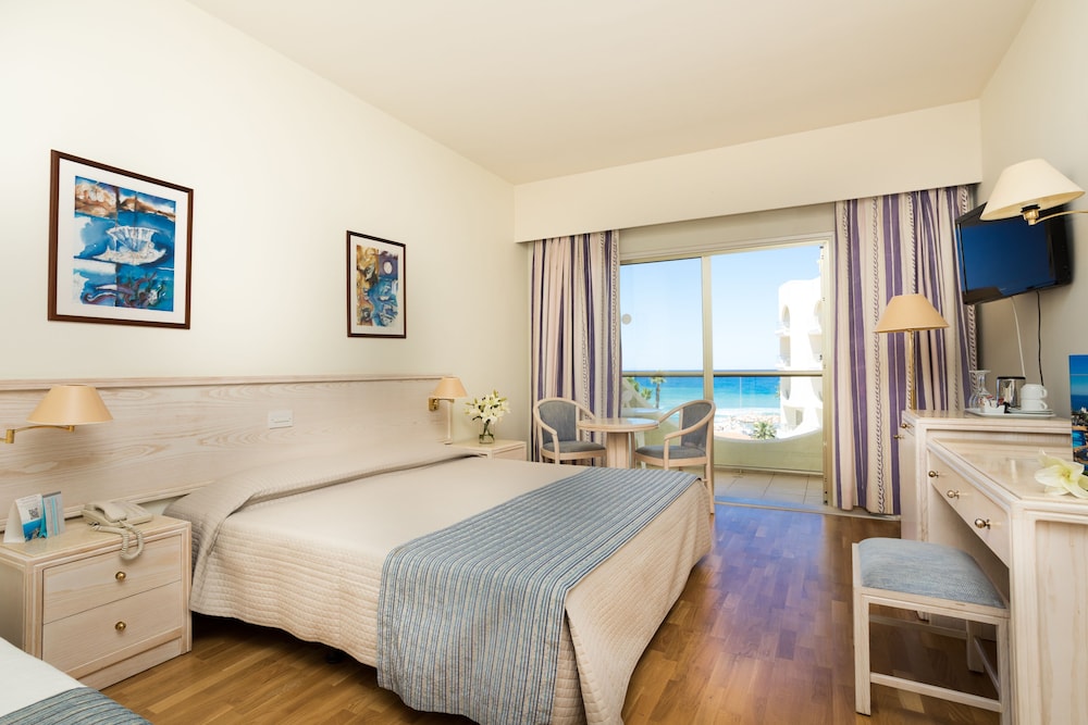 Golden Coast Beach Hotel 14/50