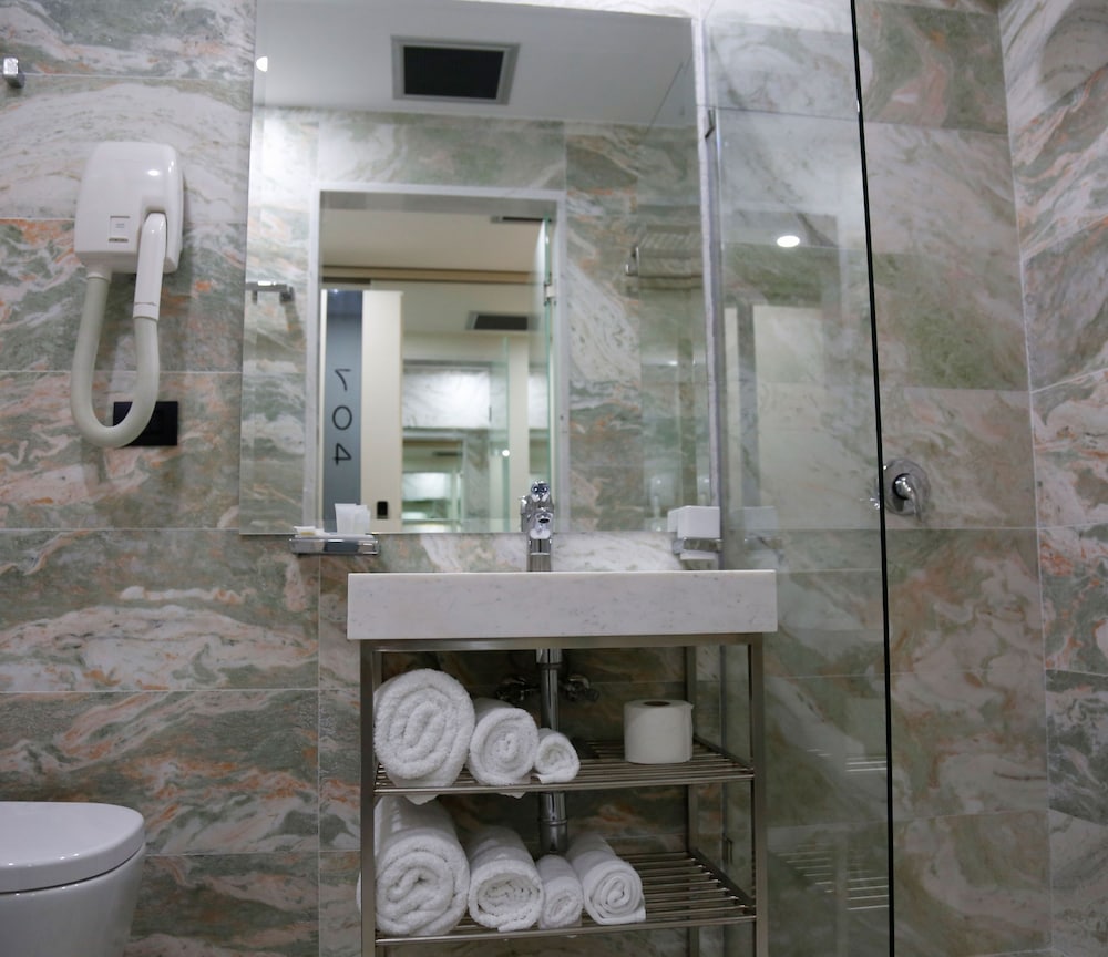 Hotel Palace Vlore 41/48
