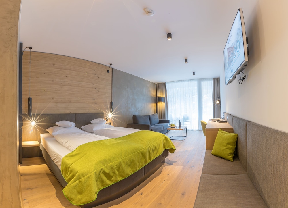 Deluxe, Queen Bed