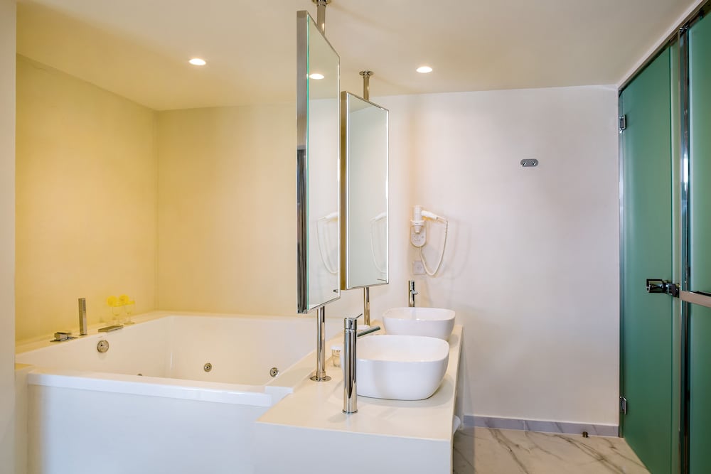 Samian Mare Hotel Suites & Spa 74/80