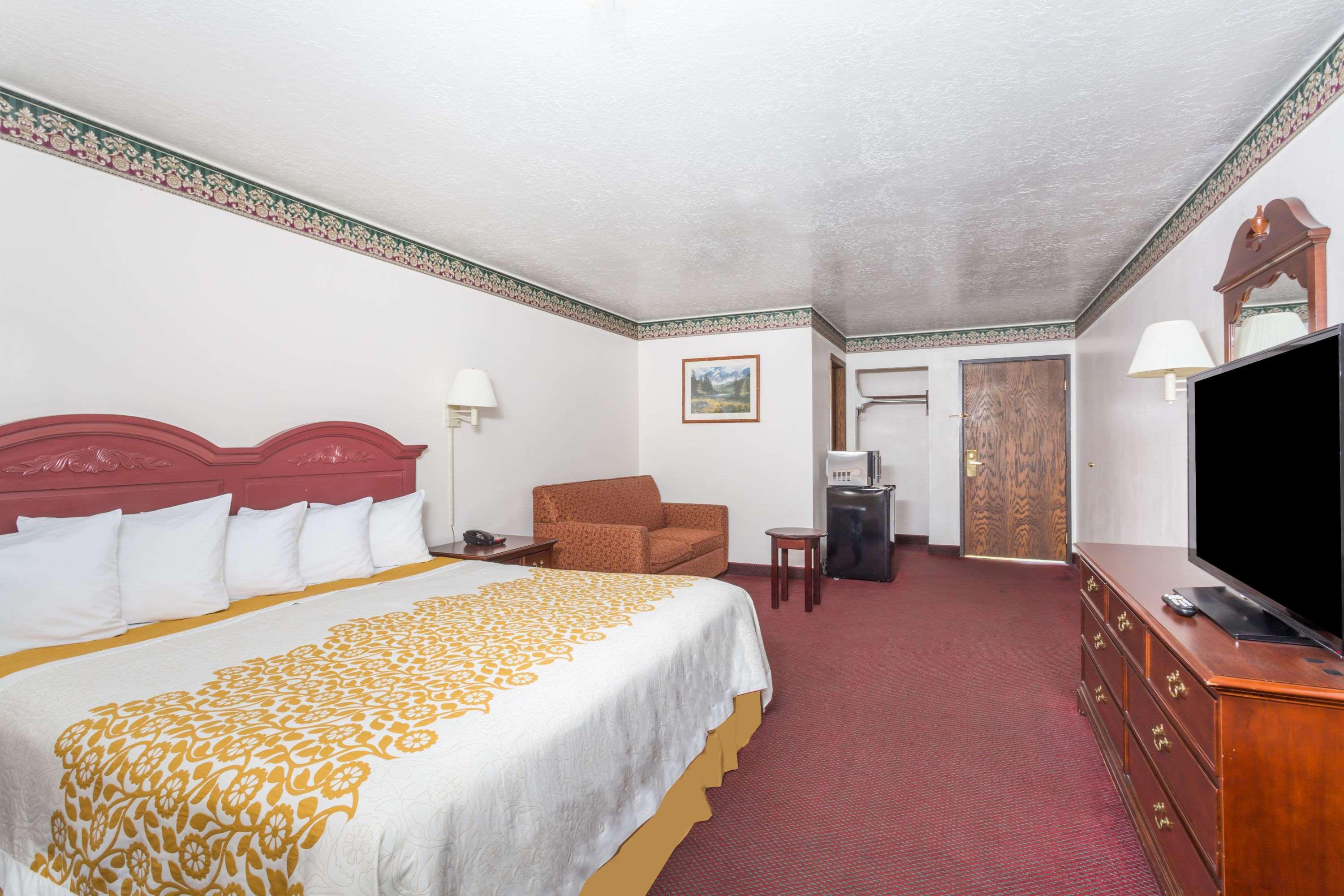 Days Inn by Wyndham Evanston WY 8/25