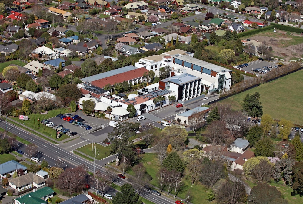 Commodore Airport Hotel 65/74