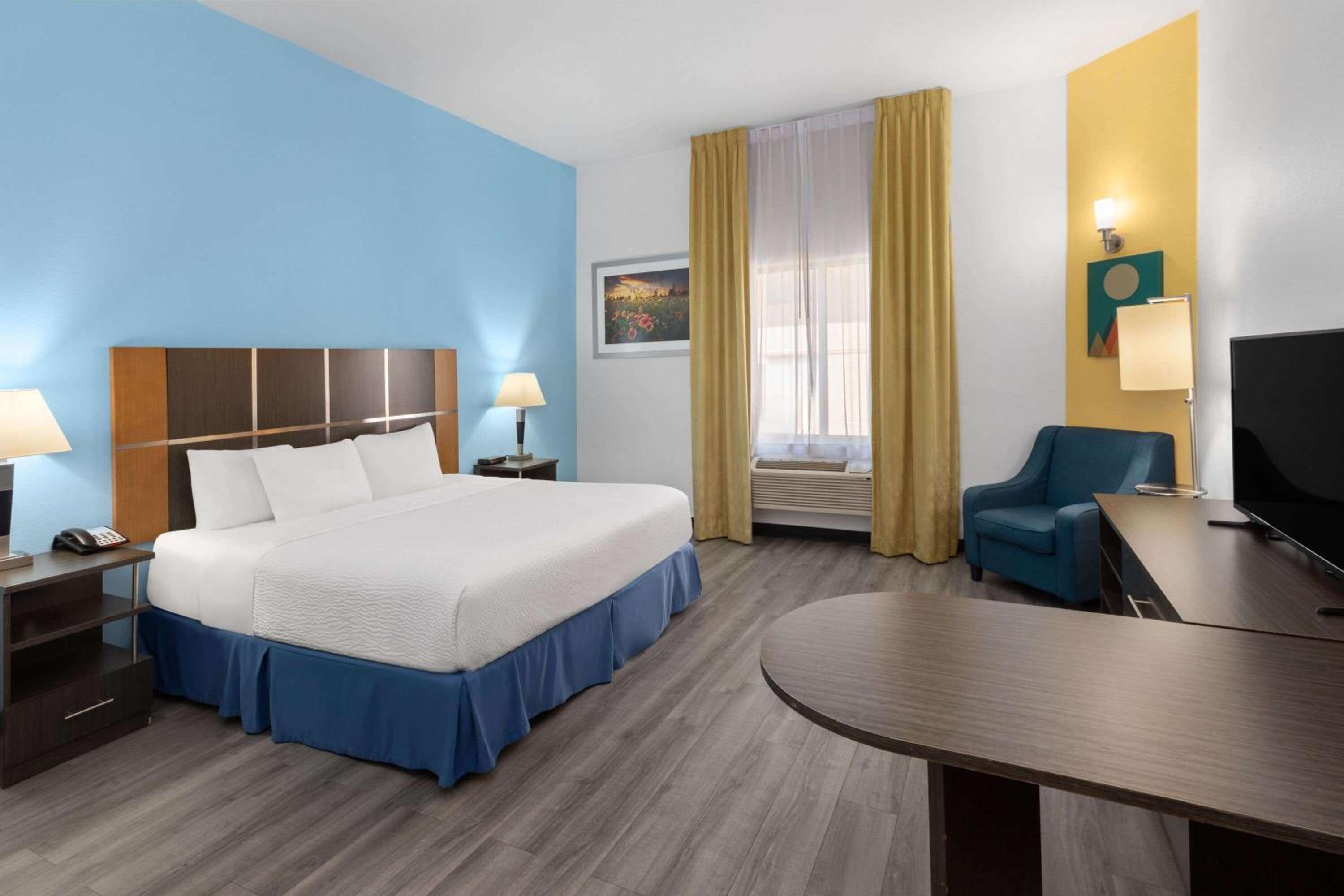 Room, King Bed, Bathtub, Accessible
