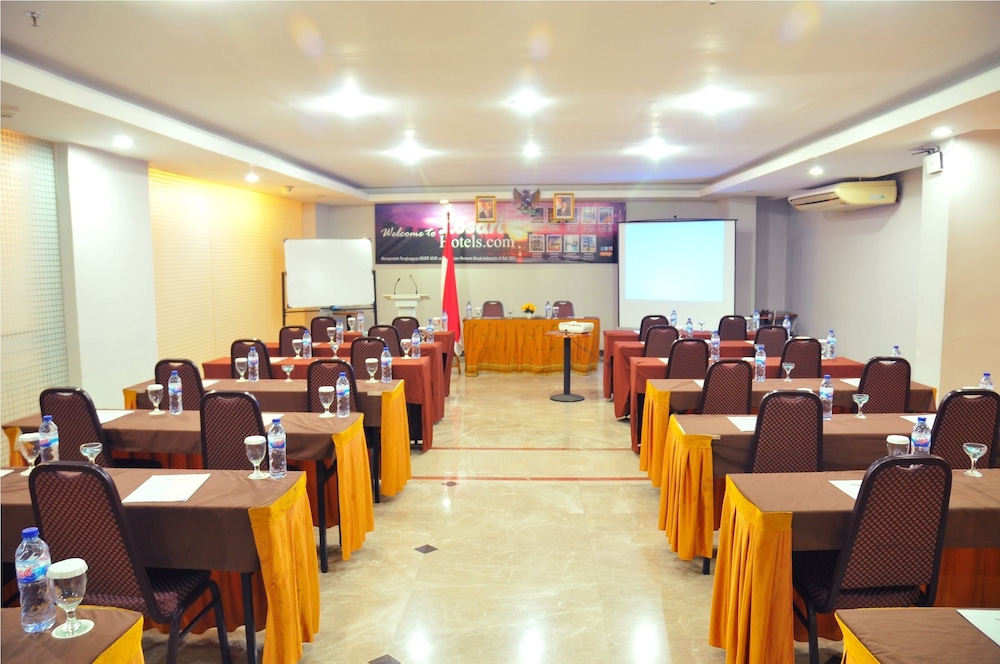 Losari Roxy Hotel Kt 15/20
