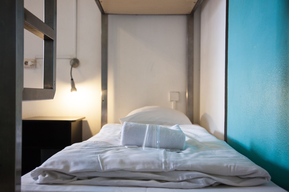 FEMALE DORM, 5 BEDS