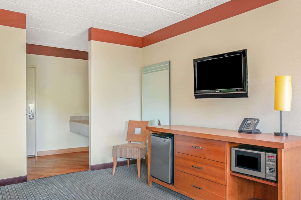 La Quinta Inn and Suites by Wyndham Miami Cutler Bay 41/45