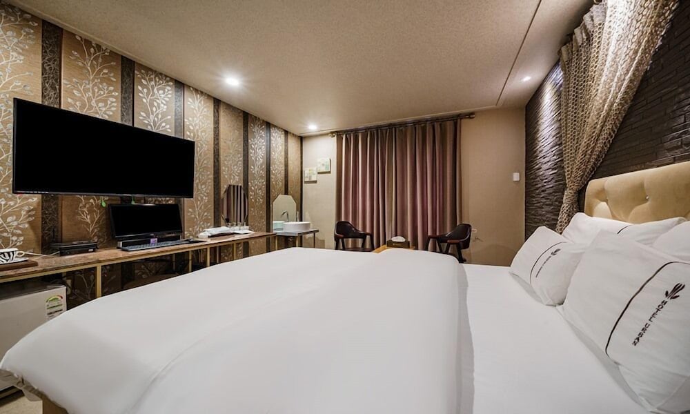 Urban Hotel Golf Shillim 5/68