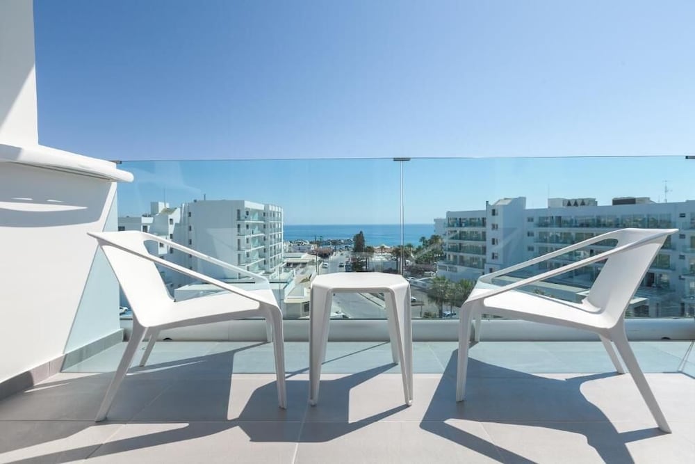 Blue Ivy Hotel And Suites 24/46