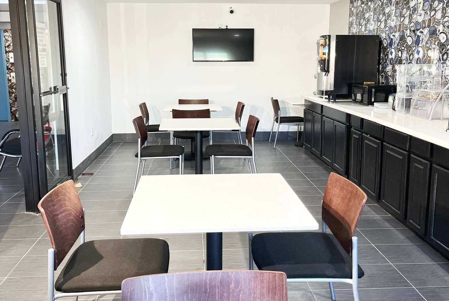 Super 8 By Wyndham Peoria 24/31