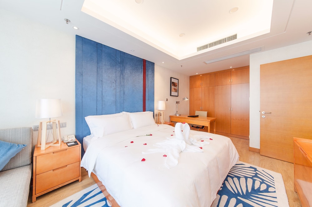 DELUXE, DOUBLE BED