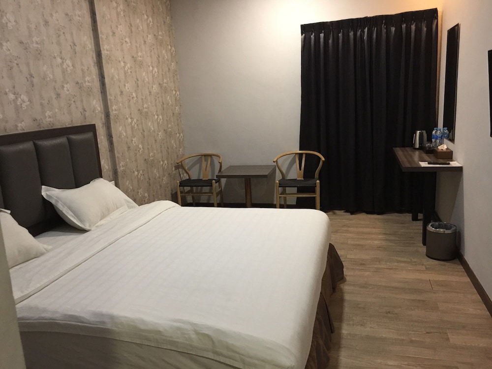 Eatern Hotel 6/21