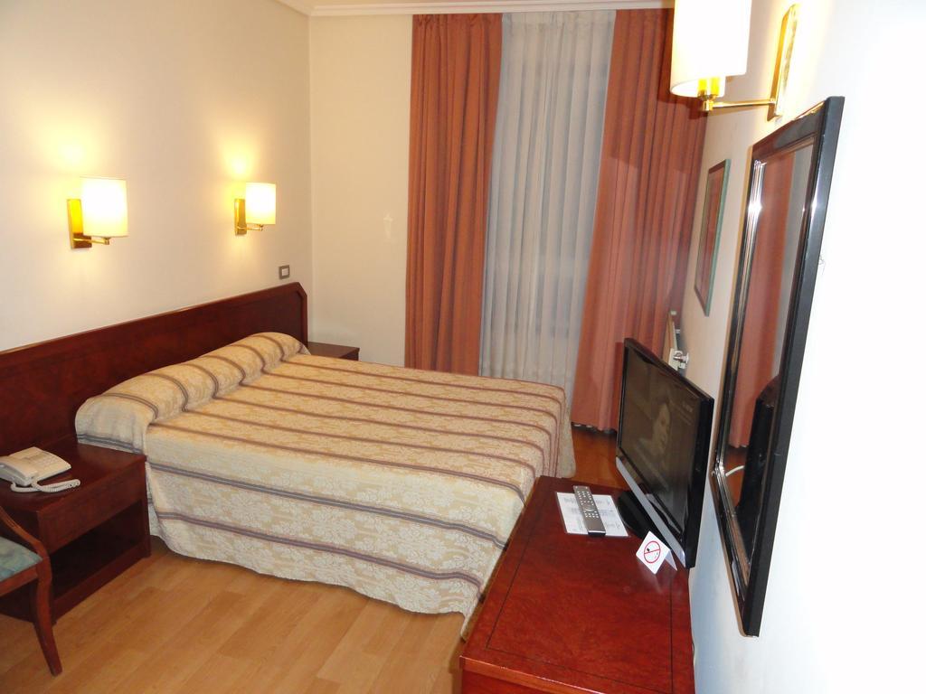 Hotel Compostela Vigo 25/50