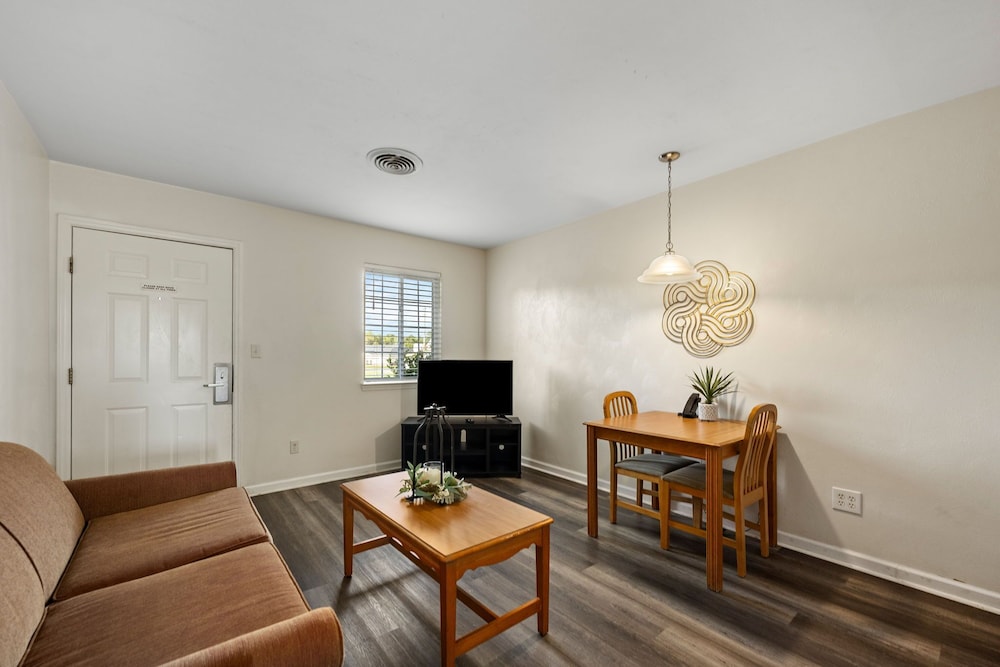 Affordable Suites of America Graham 27/33